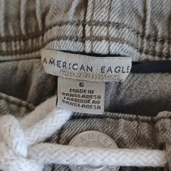 AE Shorts Size 6 - Picture 4 of 10